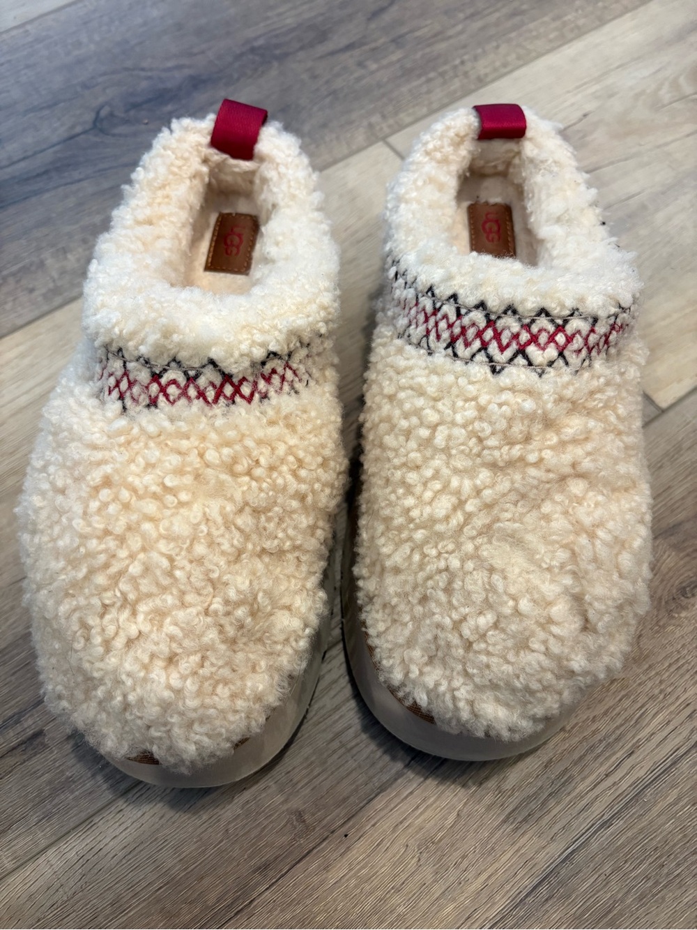UGG Sherpa women Slip-On Shoes - Cream with Red Accent